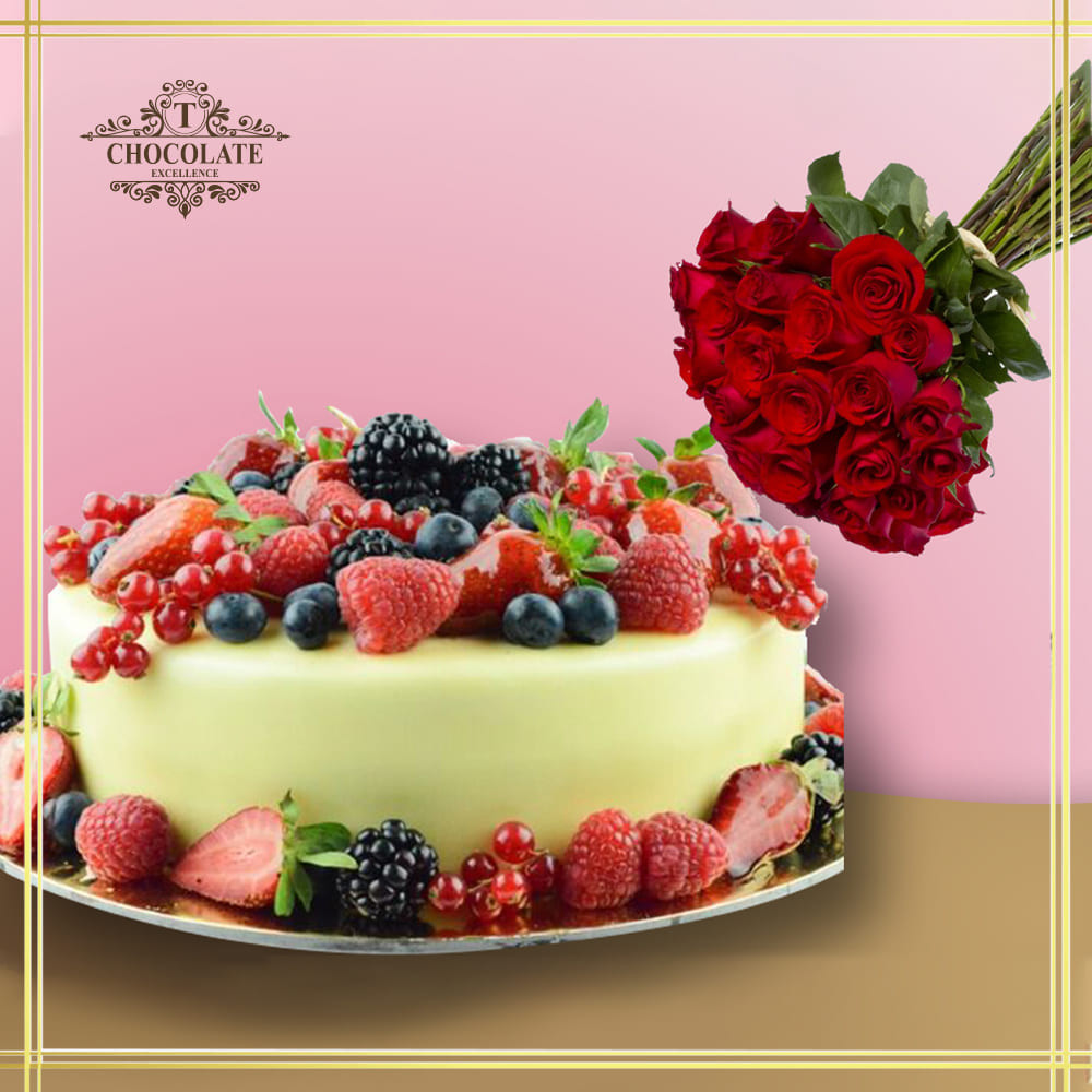 Berry Vanilla Cake With Flower Bouquet